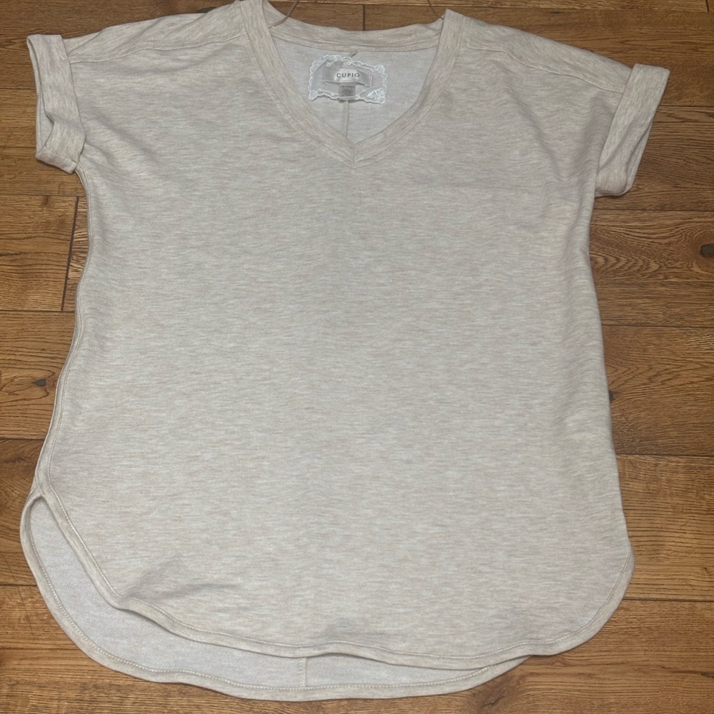 Cupio Cream Short Sleeve V-Neck Top